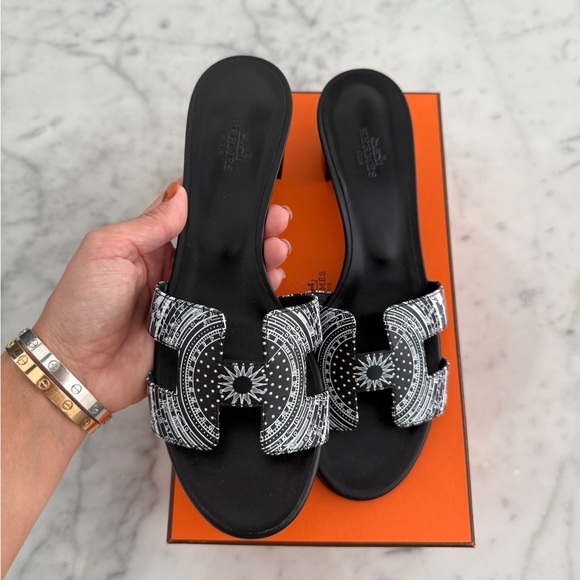 Hermes Oasis "Astrologie Bandana" Black and White Calfskin Veau Imprime Noir 38 - Picture 15 of 16